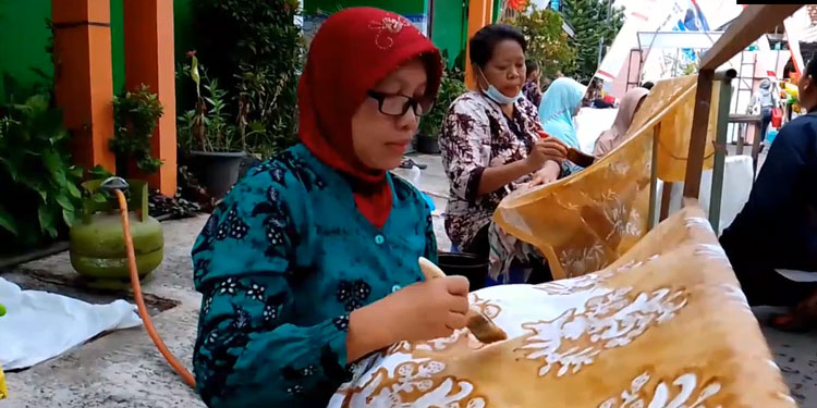 200 Pembatik Asal Juwana Pati Ramaikan Festival Batik Bakaran 2022