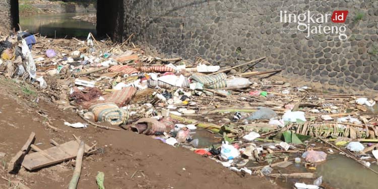 Buang Sampah di Sungai Didenda Rp 50 Juta DLH Pati Masyarakat Belum Sadar