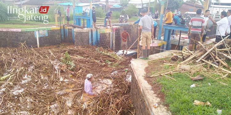 Pembuang Sampah di Kali Guno Akan Ditertibkan Camat Dukuhseti Pati Ajak Warga Cegah Banjir