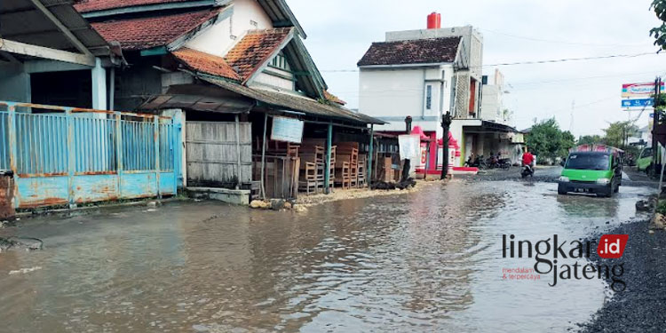 Mirip Kolam Warga Keluhkan Jalan Gabus Tambakromo Pati Rusak Parah