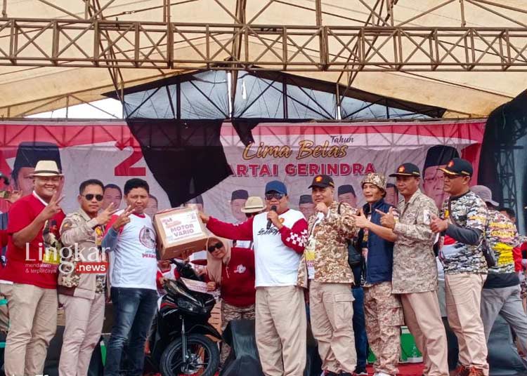 Peringati HUT ke 15 Gerindra Demak Ajak Ribuan Warga Jalan Sehat