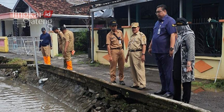 Wakil Ketua I DPRD Pati Usul Perbaikan Tanggul Sungai di Kelurahan Parenggean 1