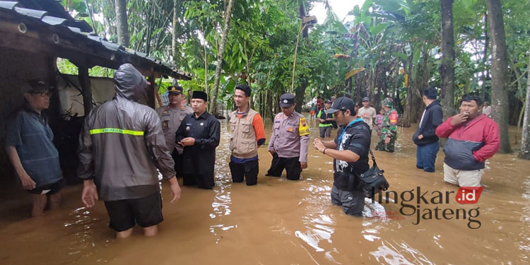 Warga Dukuhseti Pati Dikepung Banjir Puluhan KK Terpaksa Mengungsi