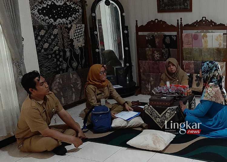 Dongkrak Daya Saing Dinnakerind Demak Lakukan Pembinaan IKM Batik