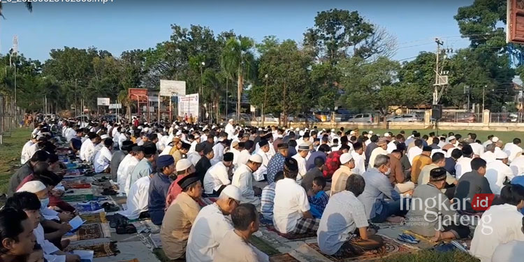 Ribuan Warga Muhammadiyah Pati Shalat Idul Adha di Stadion Joyokusumo