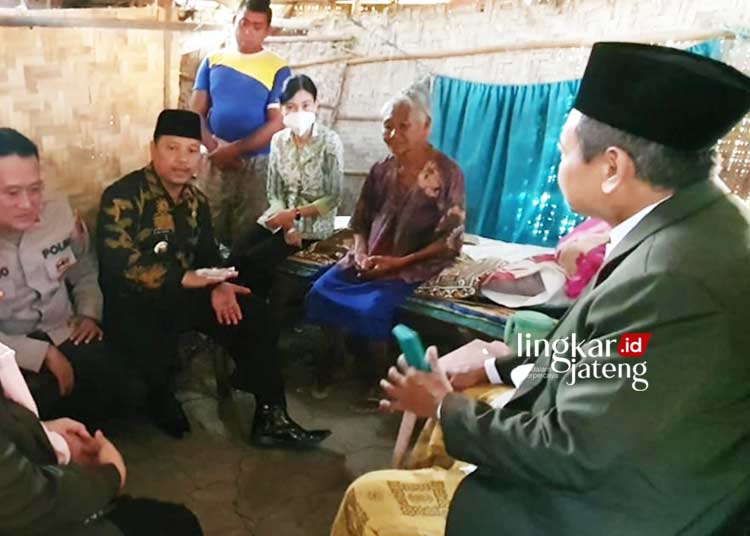 Camat Dukuhseti Pati Kumpulkan Instansi dan Relawan Bantu Mbah Kartini