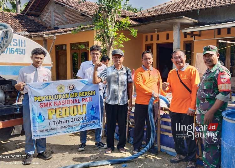 SMK Nasional Pati Salurkan 10 Truk Tangki Air Siap Konsumsi ke 6 Desa