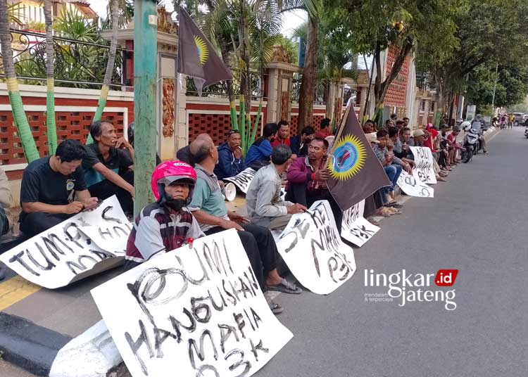 Demo Rekrutmen PPPK Pati Berlanjut Ormas Mantra Datangi Kantor Dewan