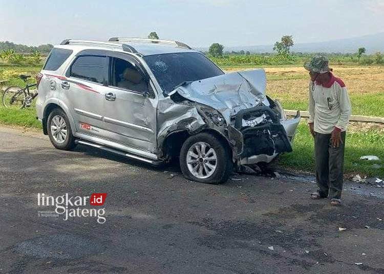 Kecelakaan di Pati Mobil Pick Up Tabrak Terios akibat Gagal Salip Pengendara Motor