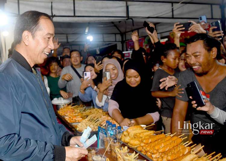 Habiskan Malam Tahun Baru di Solo Presiden Jokowi Borong Kuliner UMKM