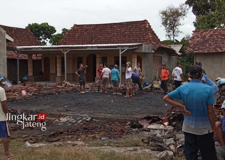 Pemdes Karangsumber Ajukan Bantuan Perbaikan 2 Rumah Korban Kebakaran di Pati