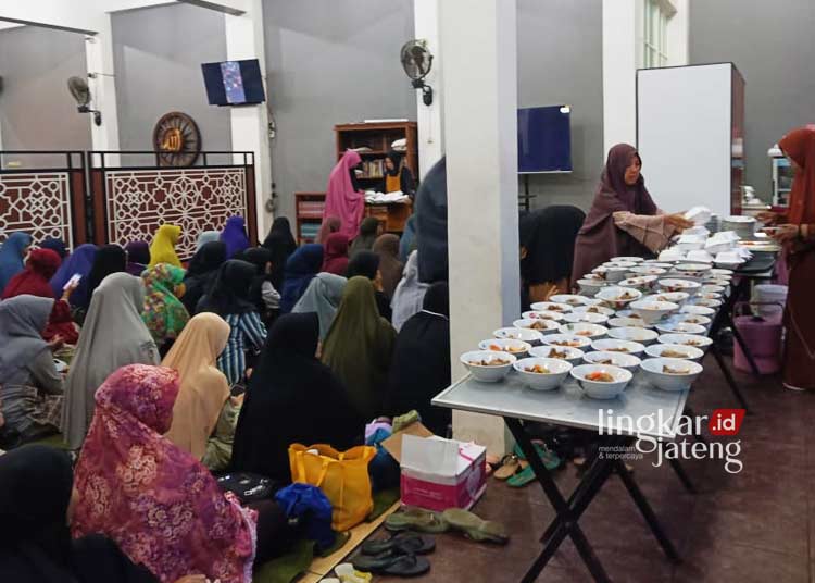 Muliakan Ramadhan Masjid Djauharotul Imamah Pati Sediakan 300 Porsi Makanan Berbuka Gratis 1