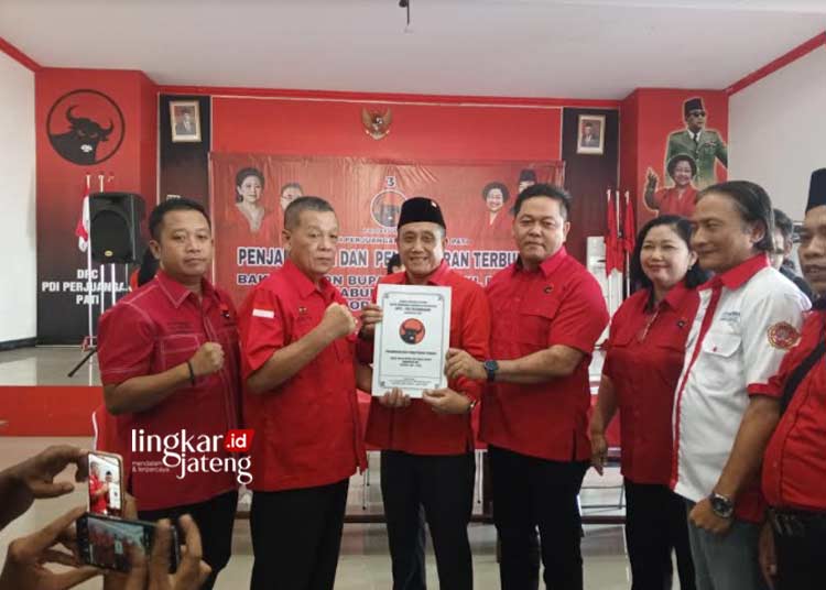 Mantan Wabup Pati serahkan formulir pendaftaran bacacup di PDIP