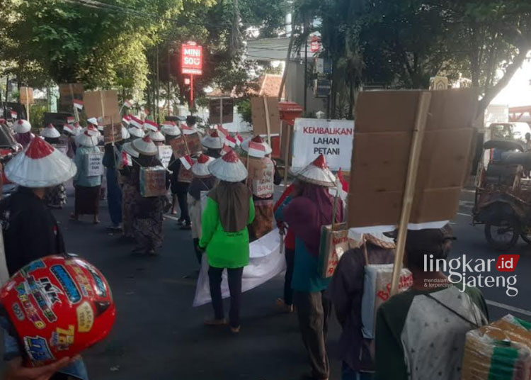 Ratusan Petani Pundenrejo Pati Long March Sepanjang 30 Km